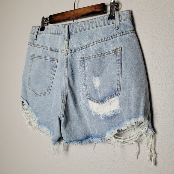 Missguided Extreme Rip Hem High Waist Shorts 10 - Picture 7 of 11